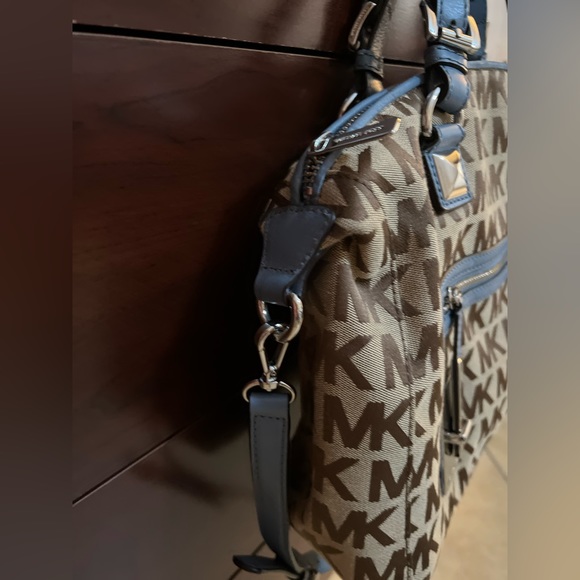 Michael Kors bag - Picture 7 of 13